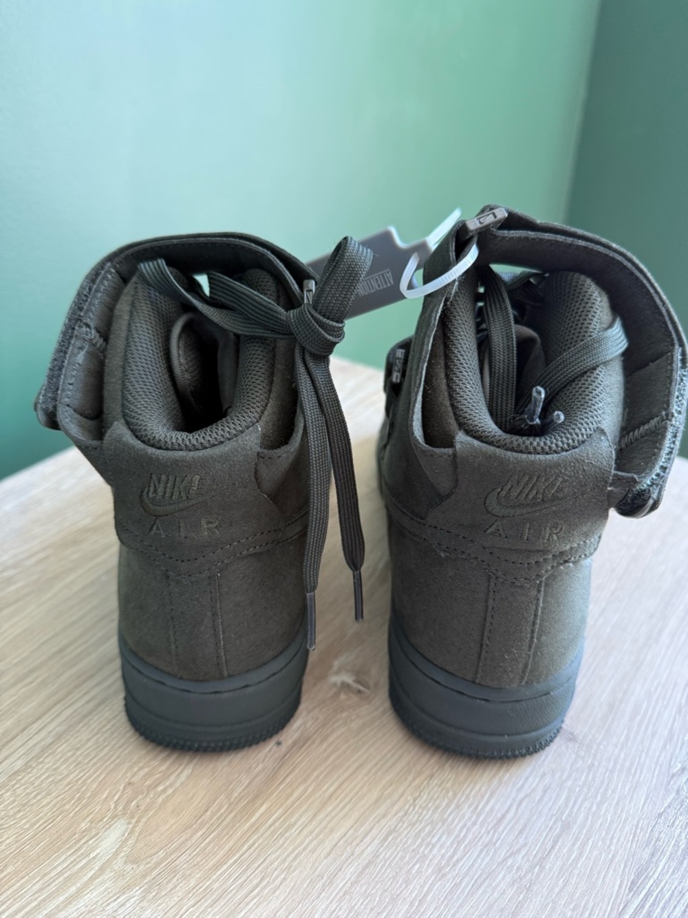 Nike + Billie Eilish collab sneakers - Picture 3 of 4